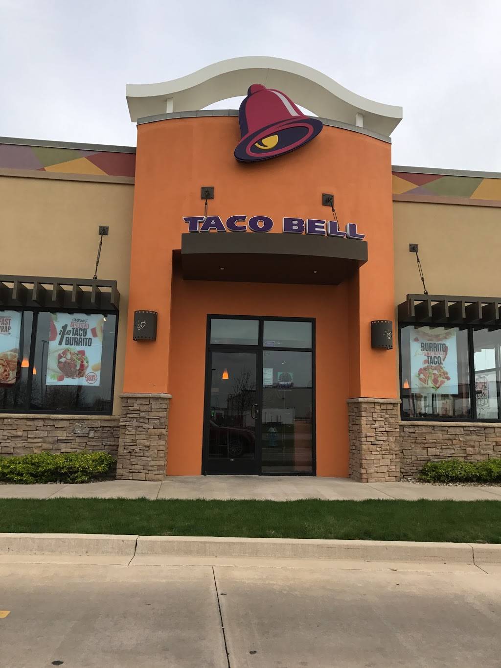 Taco Bell | meal takeaway | 3025 W White Oaks Dr, Springfield, IL 62704, USA | 2176983025 OR +1 217-698-3025