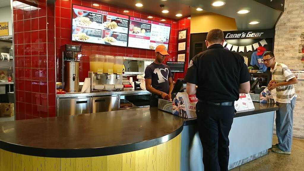 Raising Canes Chicken Fingers | meal takeaway | 11066 Magnolia Ave, Riverside, CA 92505, USA | 9516376551 OR +1 951-637-6551