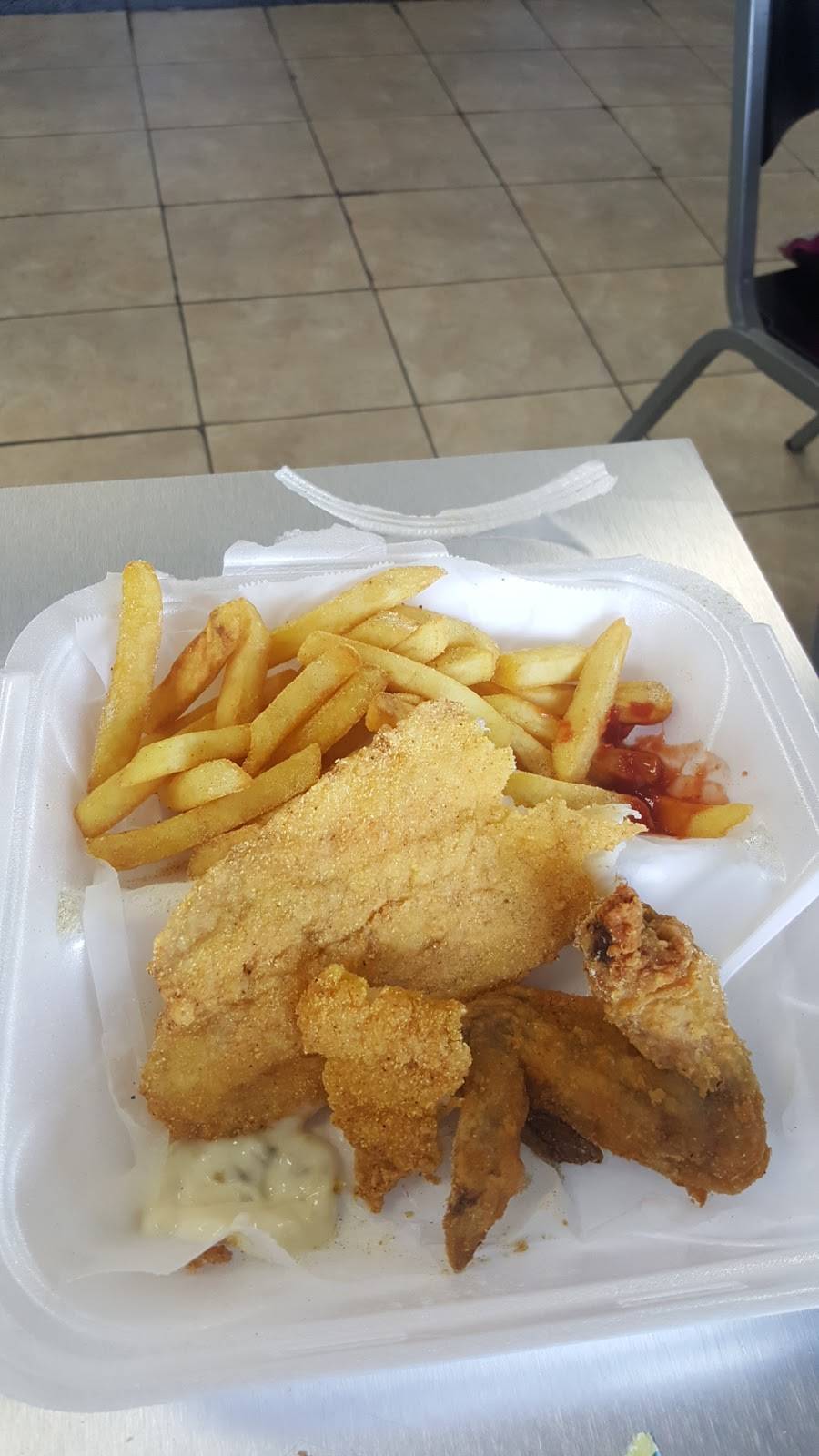 Snappers Seafood & Chicken | restaurant | 13565 NW 27th Ave, Opa-locka, FL 33054, USA | 3056876539 OR +1 305-687-6539