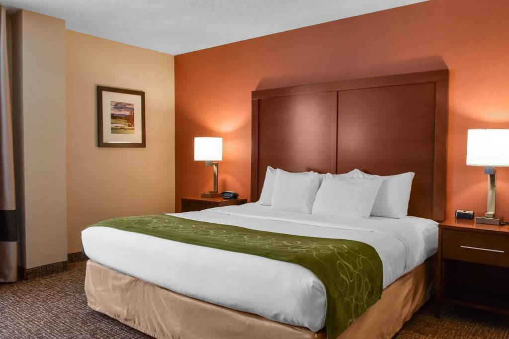 Comfort Suites Downtown Carlisle | restaurant | 10 S Hanover St, Carlisle, PA 17013, USA | 7179601000 OR +1 717-960-1000