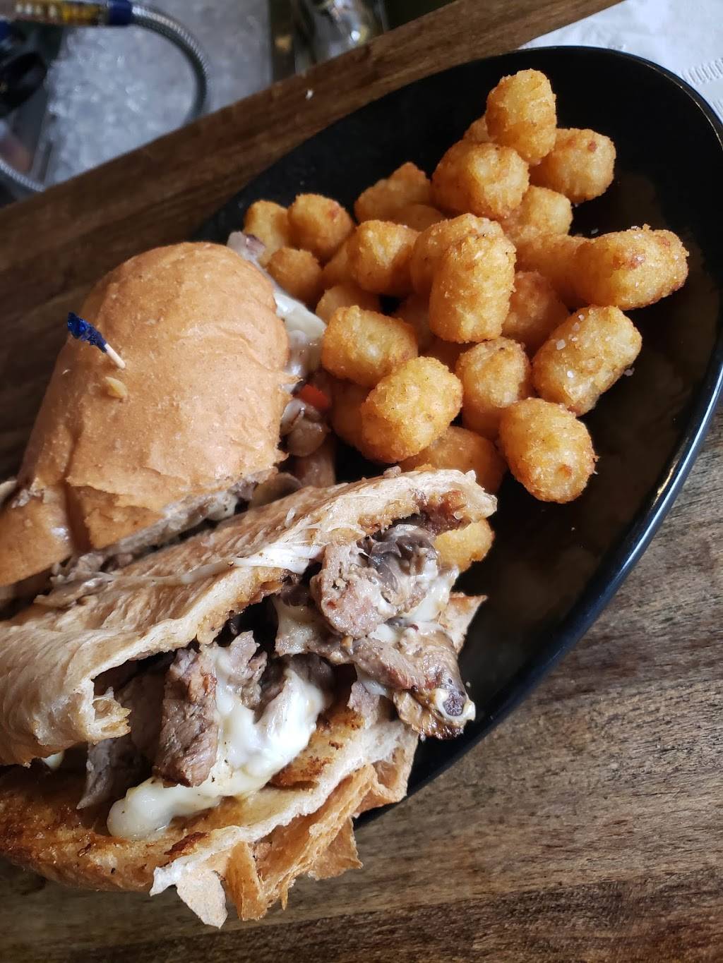 Quackers Fire Grill & Bar | restaurant | 968 East Ave, Chico, CA 95926, USA | 5308953825 OR +1 530-895-3825