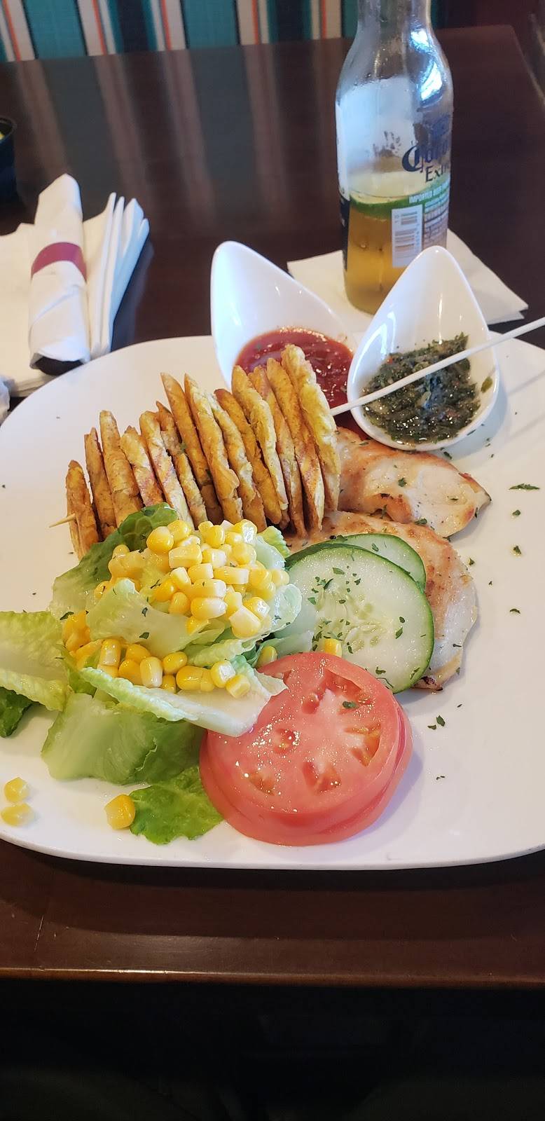 Blue Lounge & Grill | restaurant | 2 Amesbury St, Lawrence, MA 01840, USA | 9782589396 OR +1 978-258-9396