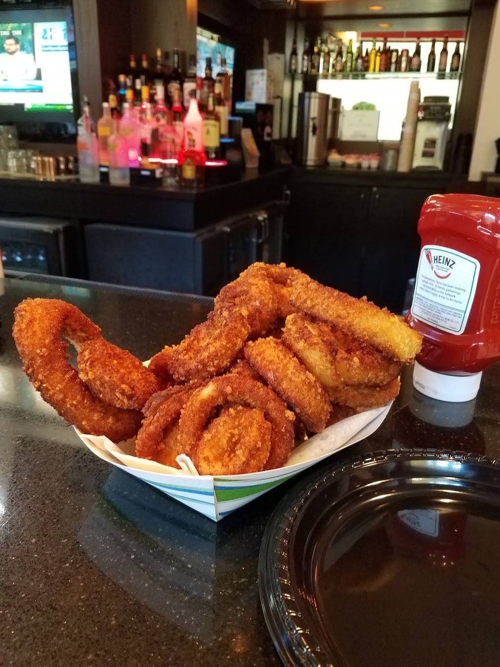 Hockeytown Cafe | cafe | Between Gates D12 and D14, North Terminal, W G Rogell Dr, Detroit, MI 48242, USA | 7342476887 OR +1 734-247-6887