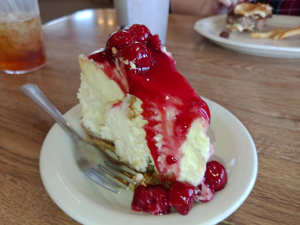 Busy Corner | restaurant | 302 Eureka St, Goodfield, IL 61742, USA | 3099652361 OR +1 309-965-2361