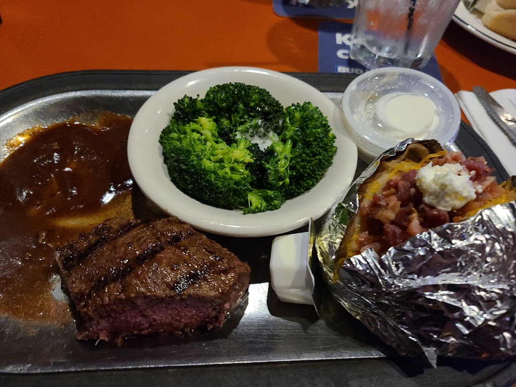 Nickys | restaurant | 1407 NW 2nd St, Madison, SD 57042, USA | 6052563791 OR +1 605-256-3791