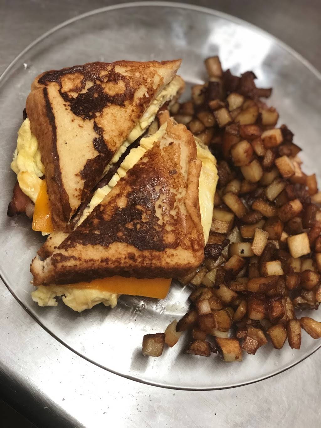 Cuttas Kitchen | restaurant | 515 W 35th St, Norfolk, VA 23508, USA | 7573109830 OR +1 757-310-9830