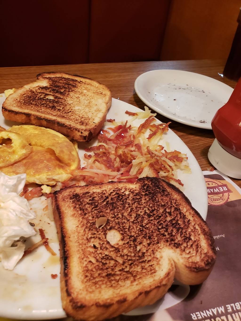 Dennys | restaurant | 487 Harbor Dr, Oceanside, CA 92054, USA | 7607226705 OR +1 760-722-6705