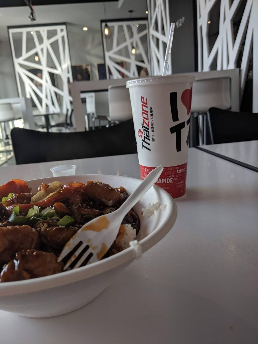 Thaïzone | restaurant | 934 Rue Saint-Pierre, Drummondville, QC J2C 5A4, Canada | 8198503366 OR +1 819-850-3366