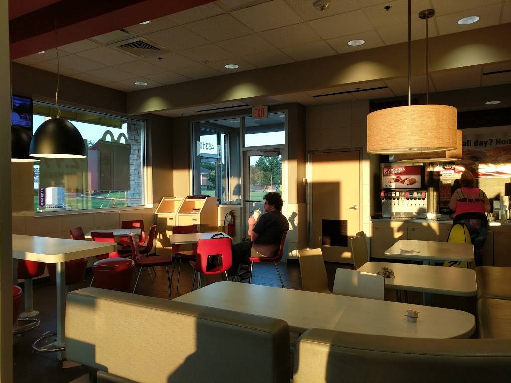 McDonalds | cafe | 45310 Alton Ln, California, MD 20619, USA | 3018621625 OR +1 301-862-1625