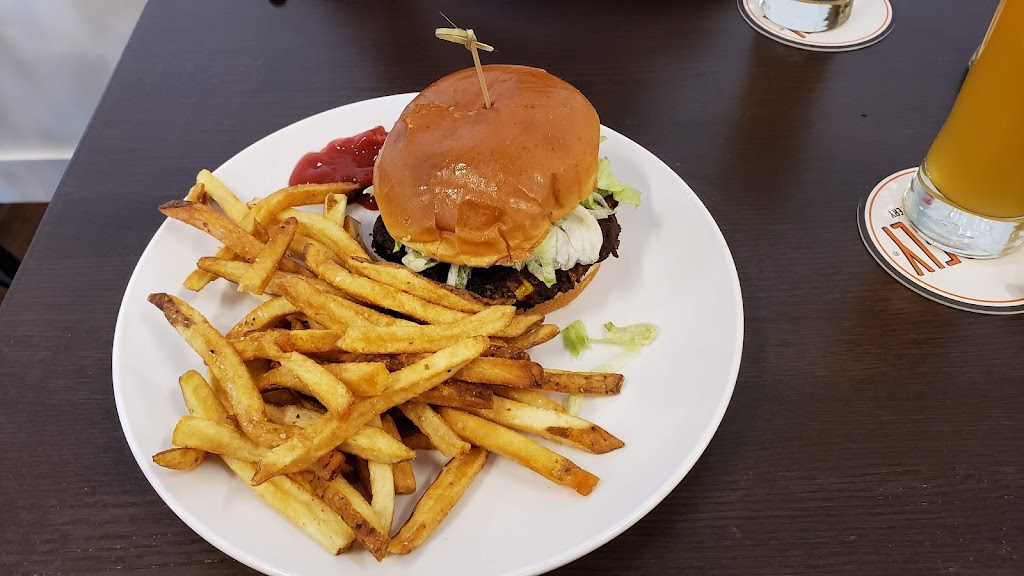 Schlafly Highland Square | restaurant | 907 Main St, Highland, IL 62249, USA | 3142412337 OR +1 314-241-2337