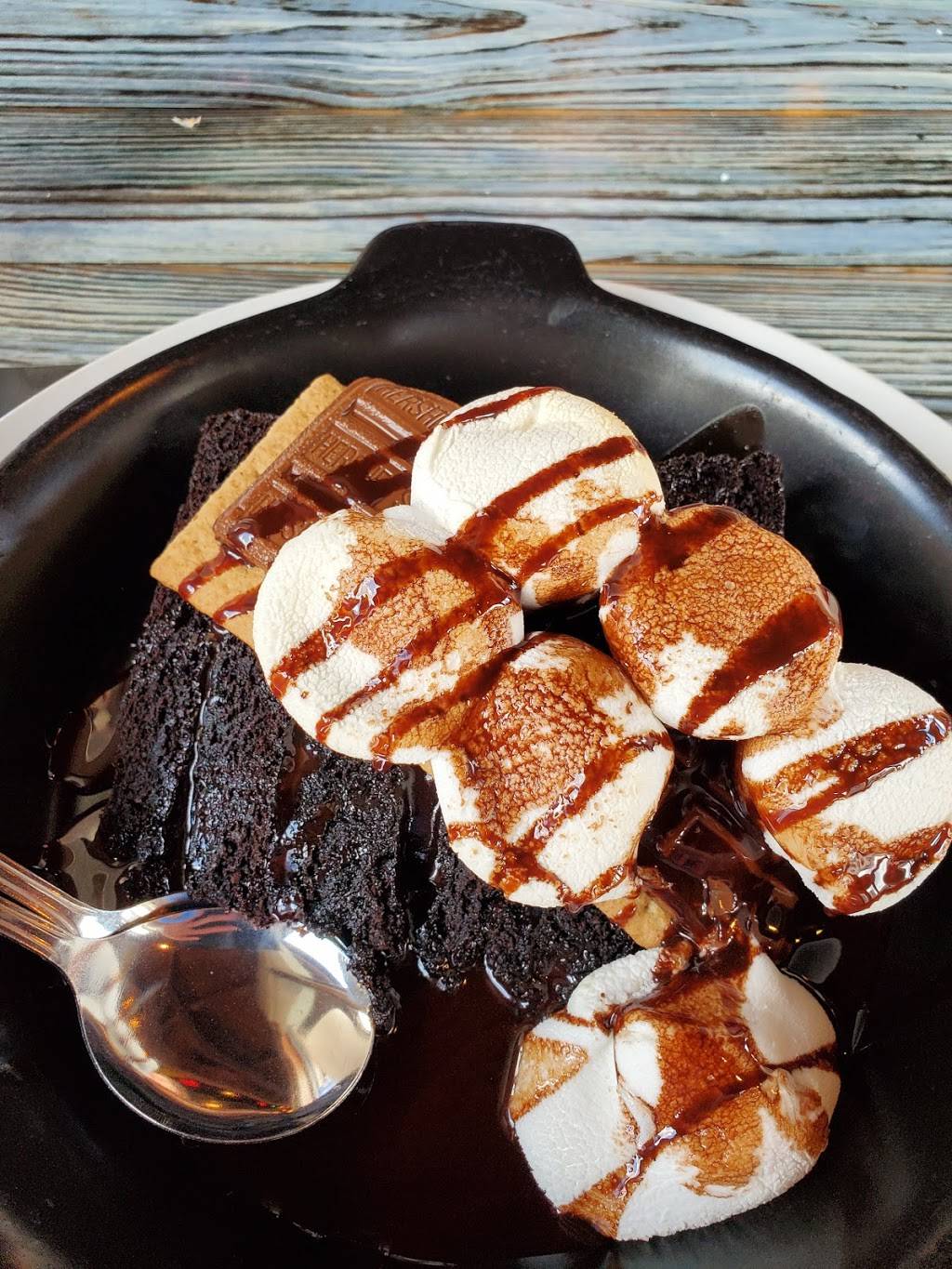 Joes Crab Shack | restaurant | 2024 W First St, Fort Myers, FL 33901, USA | 2393321881 OR +1 239-332-1881