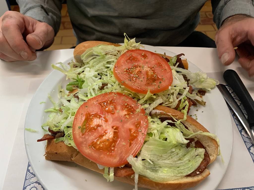 Chez Pierrot Le Roi du Sous-marin | restaurant | 450 Boulevard des Seigneurs, Terrebonne, QC J6W 1T3, Canada | 4504717452 OR +1 450-471-7452