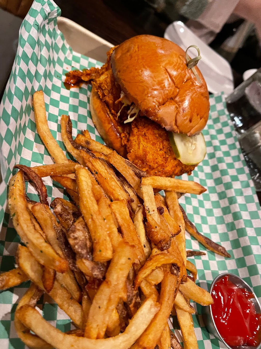 Olde Dominion Tavern | restaurant | 5351 Merchants View Sq, Haymarket, VA 20169, USA | 7037541166 OR +1 703-754-1166