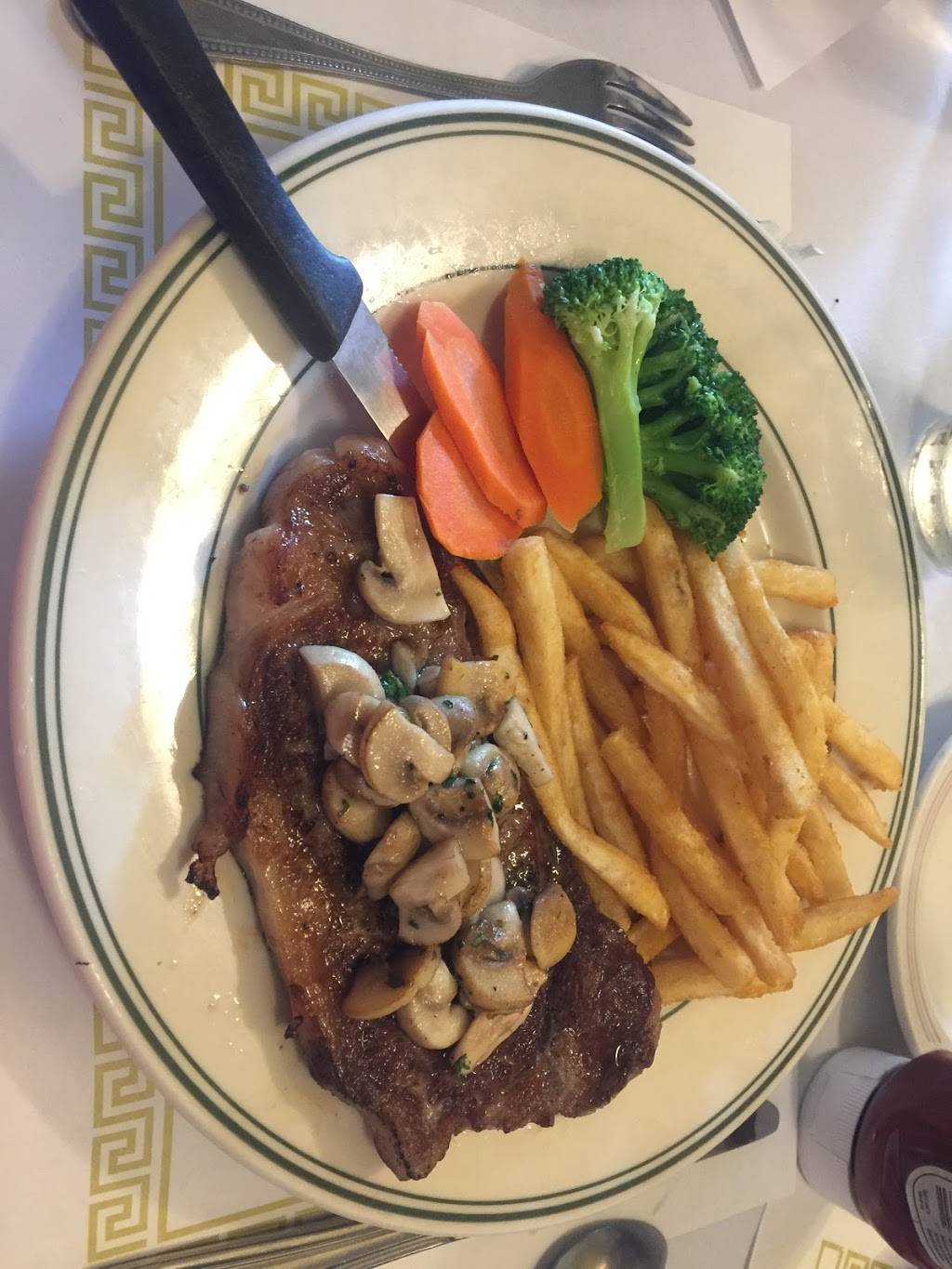 Dinos Restaurant | restaurant | 20390 Lake Chabot Rd, Castro Valley, CA 94546, USA | 5105371454 OR +1 510-537-1454