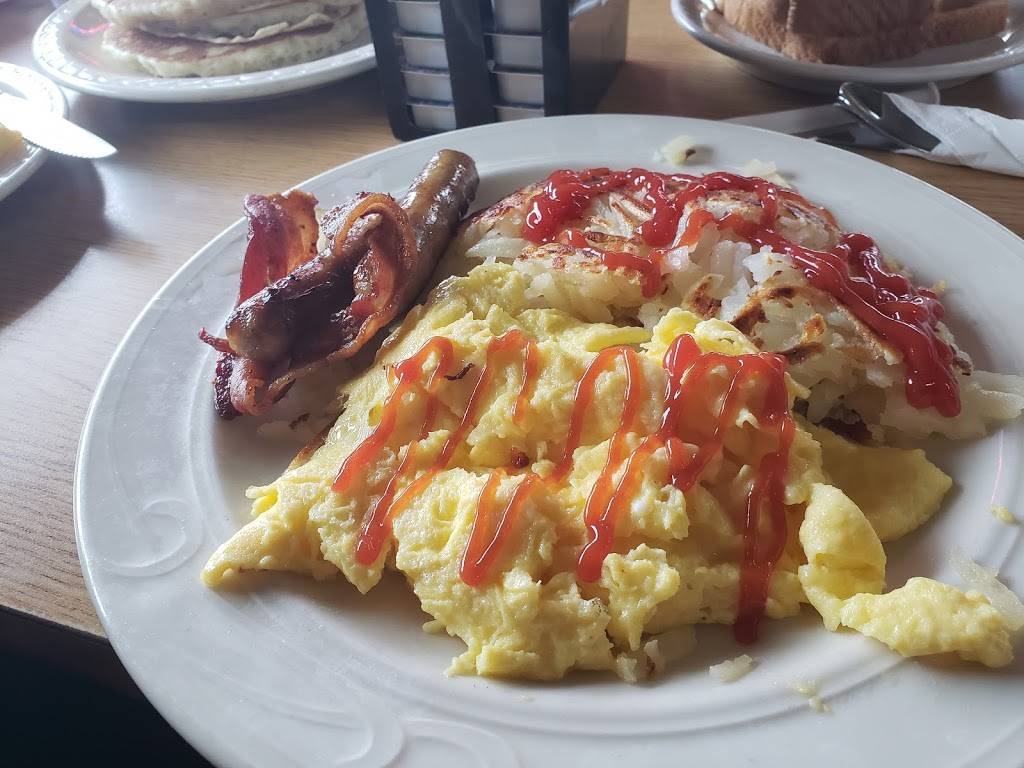 L. Georges Coney Island | restaurant | 26799 Greenfield Rd, Southfield, MI 48076, USA | 2485598600 OR +1 248-559-8600