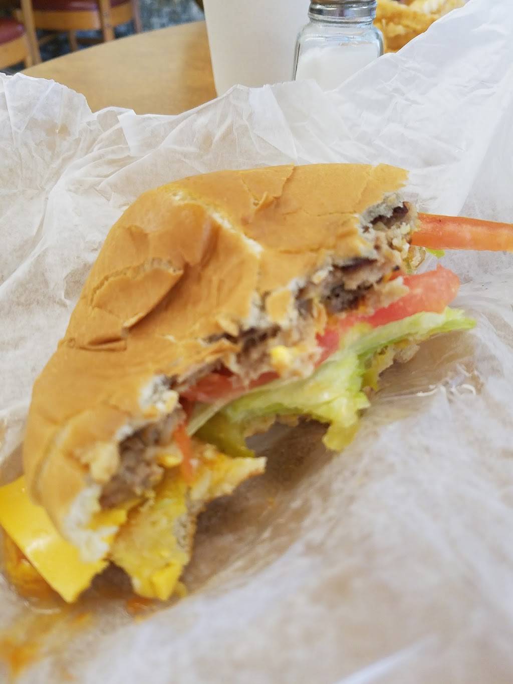 Dubs Burgers | restaurant | 400 S Jefferson St Suite 402, Athens, AL 35611, USA | 2562326135 OR +1 256-232-6135