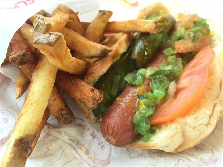 Isas Hot Dogs | restaurant | 2501 E Cass St, Joliet, IL 60432, USA | 8156661946 OR +1 815-666-1946