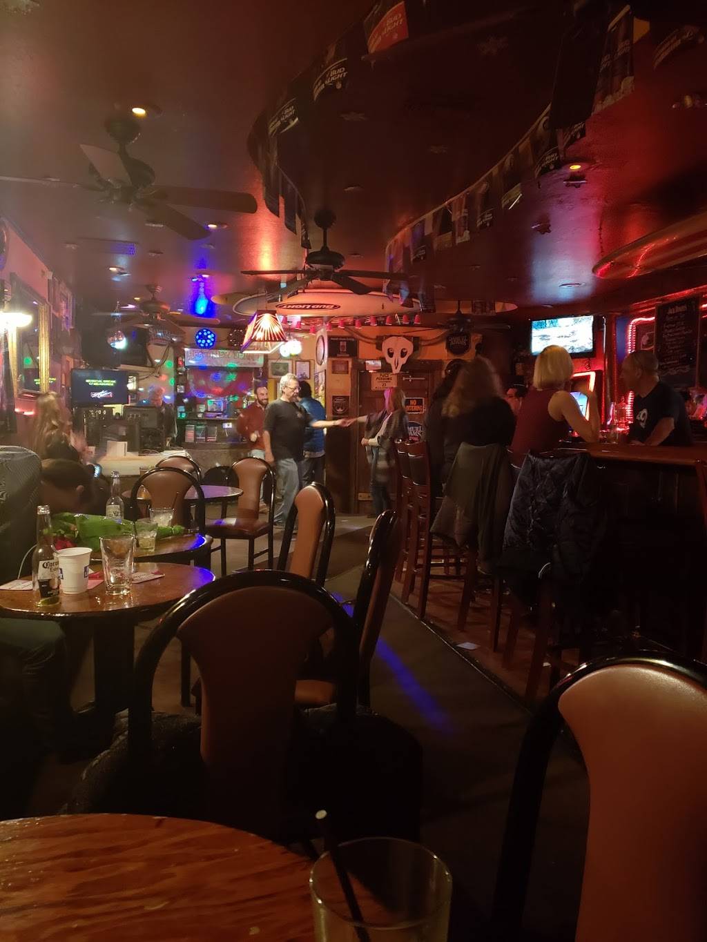 Tiburon Tavern | restaurant | 3116 State St, Santa Barbara, CA 93105, USA | 8056828100 OR +1 805-682-8100