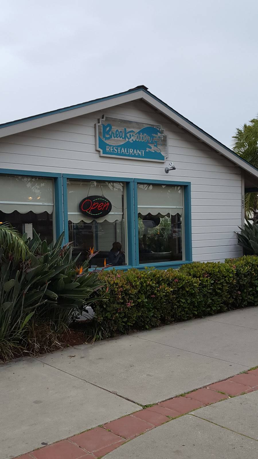 Breakwater Restaurant | restaurant | 107 Harbor Way, Santa Barbara, CA 93109, USA | 8059651557 OR +1 805-965-1557