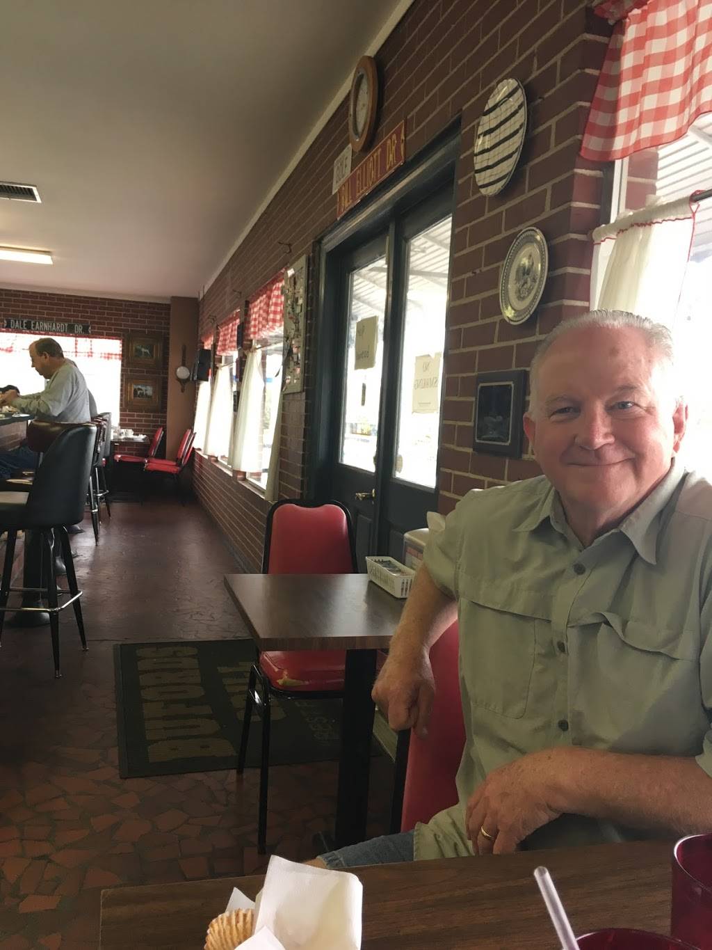 Bufords Grill | restaurant | 4865 S Lee St, Buford, GA 30518, USA | 7709452420 OR +1 770-945-2420