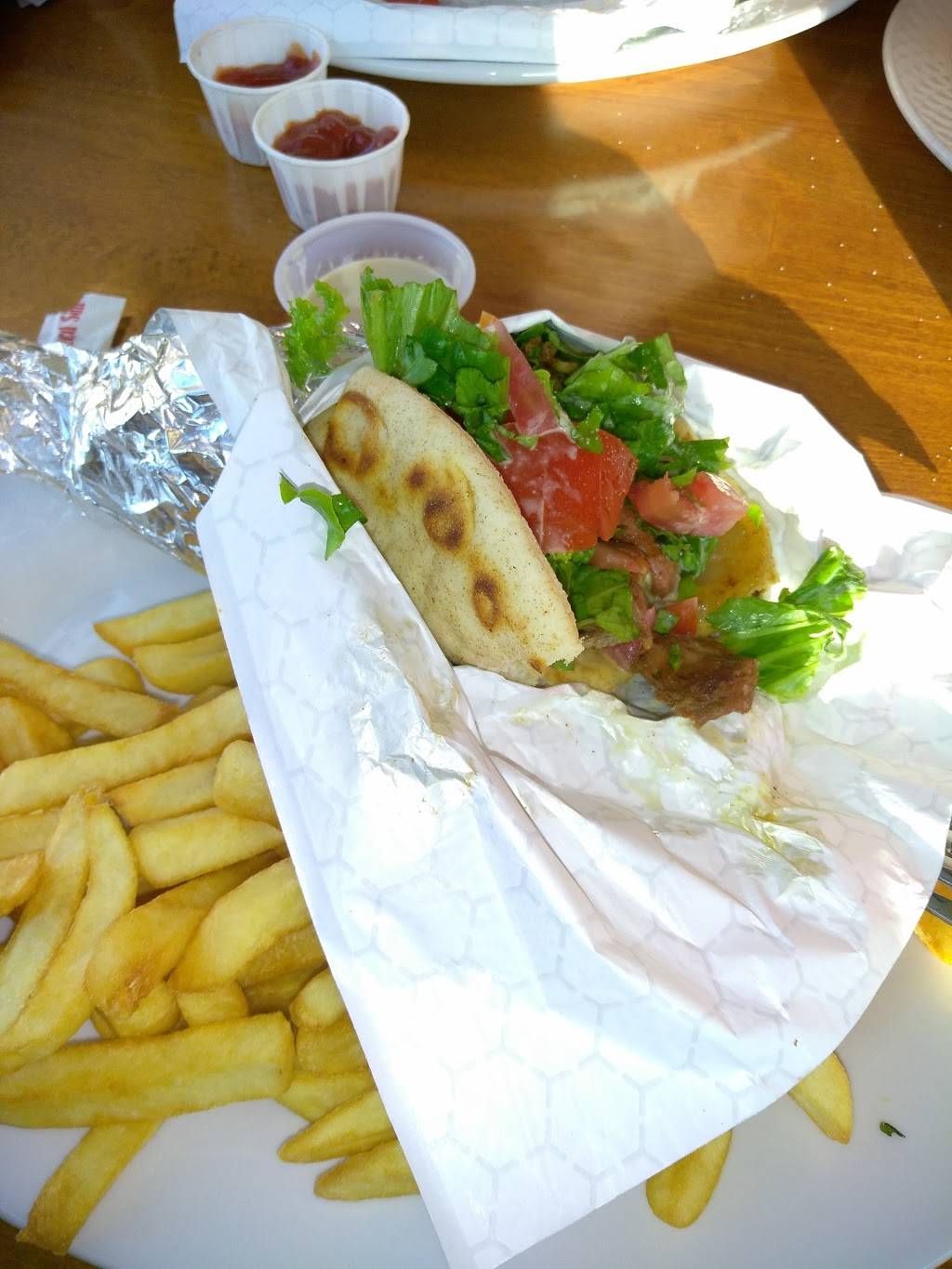 California Pita & Grill | restaurant | 1835, 21753 Ventura Blvd, Woodland Hills, CA 91364, USA | 8189991118 OR +1 818-999-1118