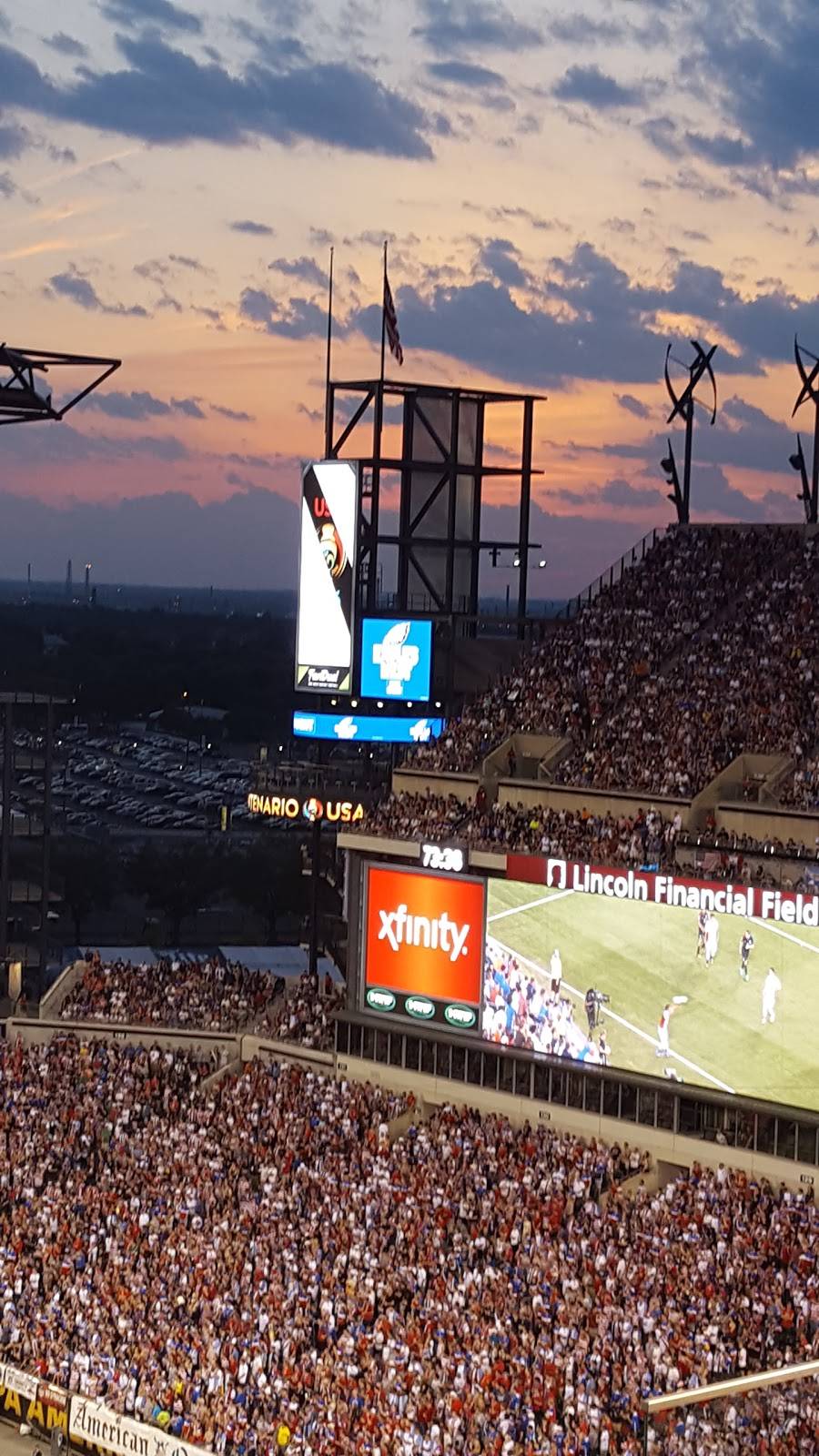 Dunkin | cafe | 1 Lincoln Financial Field Way, Philadelphia, PA 19148, USA | 2675704219 OR +1 267-570-4219