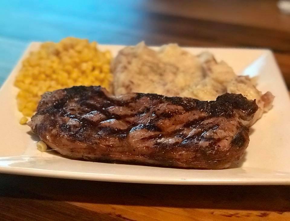 Hen House Sports Bar & Grille | restaurant | 85 S Main St, Newton, NH 03858, USA | 6033821705 OR +1 603-382-1705