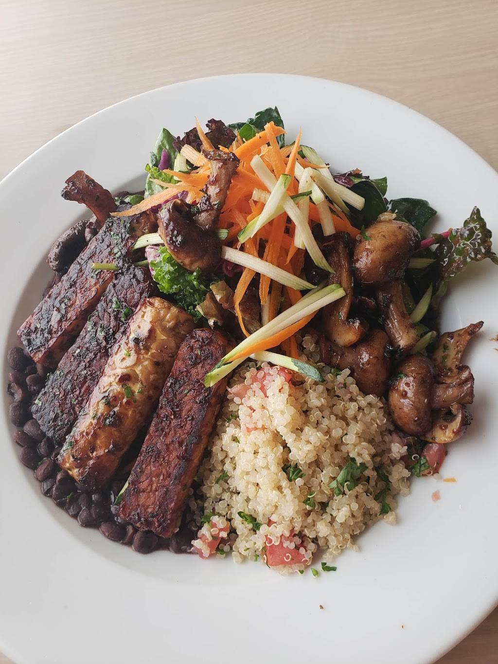 Señor Veggie | restaurant | 620 S Presa St, San Antonio, TX 78210, USA | 2102280073 OR +1 210-228-0073