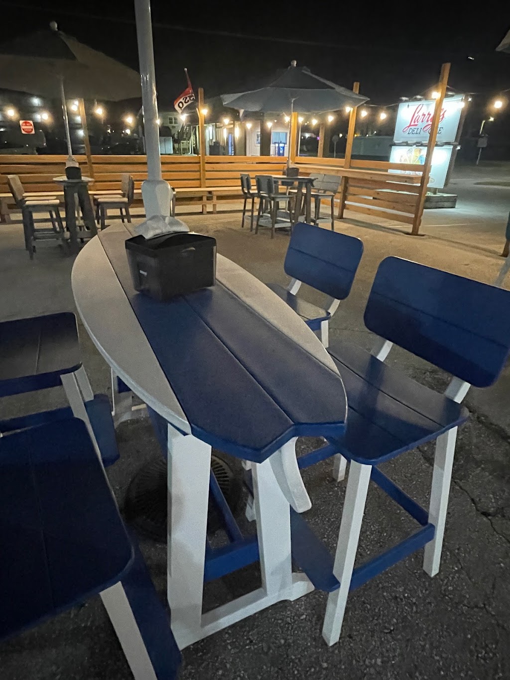 Larrys Deli-Que | restaurant | 718 S Anderson Blvd, Topsail Beach, NC 28445, USA | 9109288010 OR +1 910-928-8010