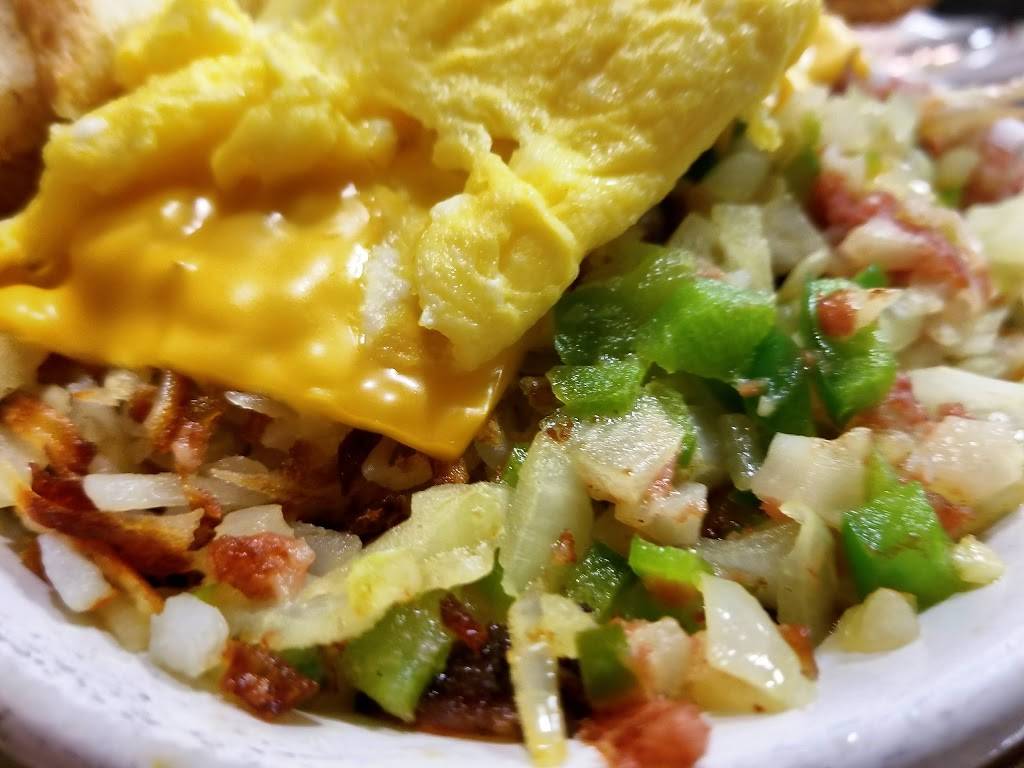 Village Court Family Restaurant | restaurant | 687 S Taft Ave, Mason City, IA 50401, USA | 6414245065 OR +1 641-424-5065