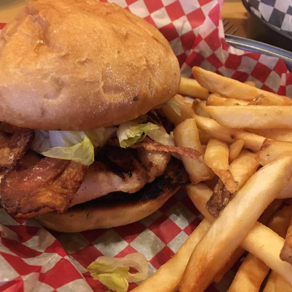 The Ale House | restaurant | 246 Division St, Cobourg, ON K9A 3P8, Canada | 2892521773 OR +1 289-252-1773