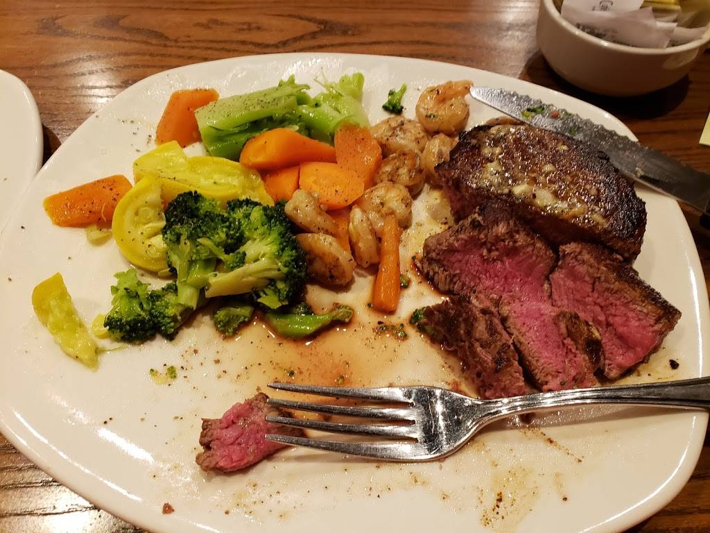 Outback Steakhouse | restaurant | 380 Town Center Dr, York, PA 17408, USA | 7177574363 OR +1 717-757-4363