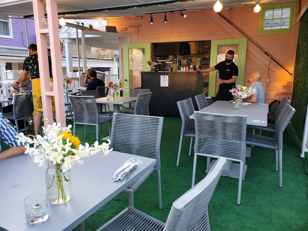 98 Hawaiian Grill | restaurant | Historic District, 336 Commercial St, Provincetown, MA 02657, USA | 5084876424 OR +1 508-487-6424