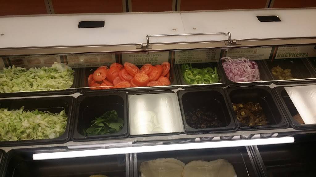 Subway Restaurants | restaurant | 268 Washington St, Wellesley, MA 02481, USA | 7812371000 OR +1 781-237-1000