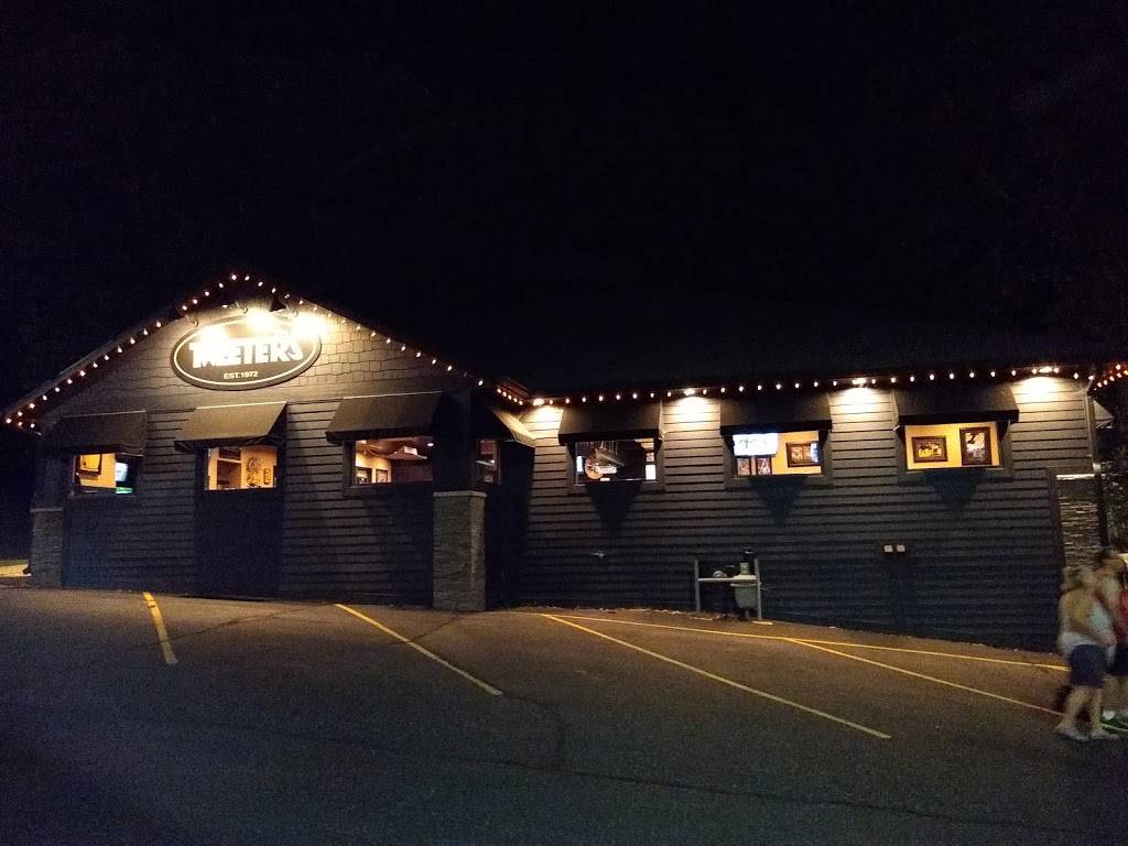Tweeters Bar & Grill | restaurant | 1027 US-71, Okoboji, IA 51355, USA | 7123329421 OR +1 712-332-9421
