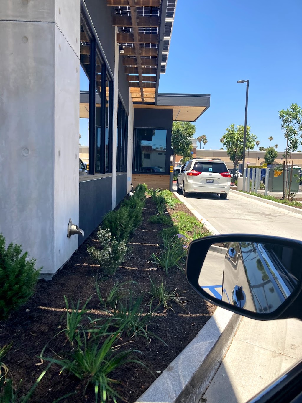 Starbucks | cafe | 7040 Sepulveda Blvd, Van Nuys, CA 91405, USA | 8185241080 OR +1 818-524-1080