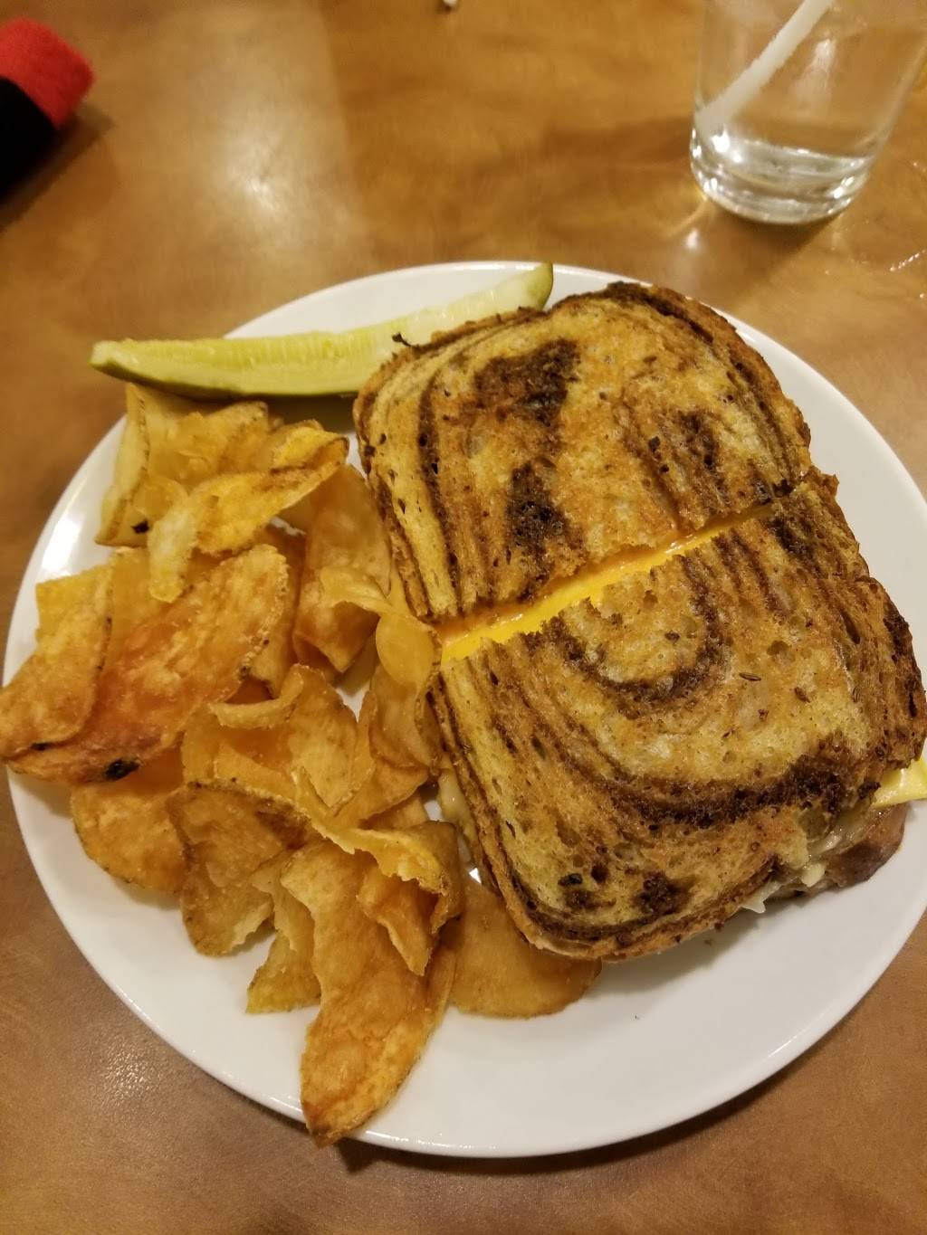 The College Inn | restaurant | 935 W State St, Alliance, OH 44601, USA | 3308233332 OR +1 330-823-3332