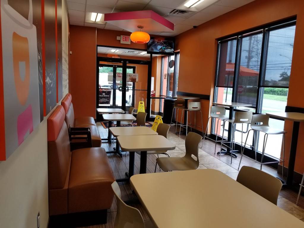 Dunkin | cafe | 2450 Market St, Linwood, PA 19061, USA | 4844826472 OR +1 484-482-6472