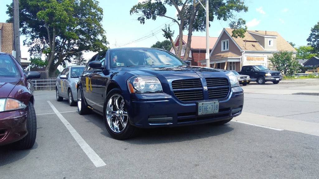 The Endzone Bar & Grill | restaurant | 1305 Main St E, Hamilton, ON L8K 4M3, Canada | 2892469663 OR +1 289-246-9663