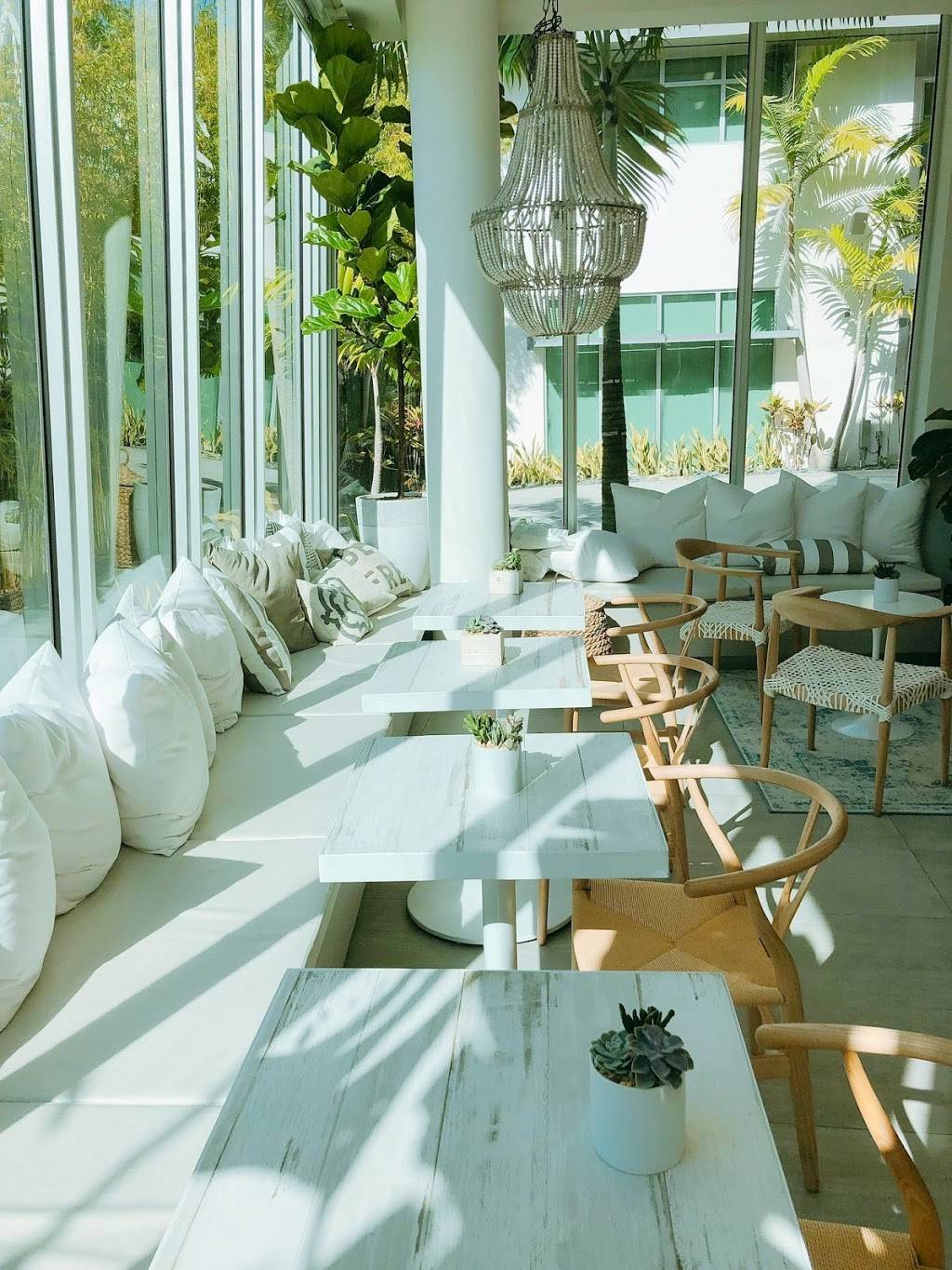 Pura Vida Coral Gables | restaurant | 1100 Stanford Dr, Coral Gables, FL 33146, USA | 3052849556 OR +1 305-284-9556