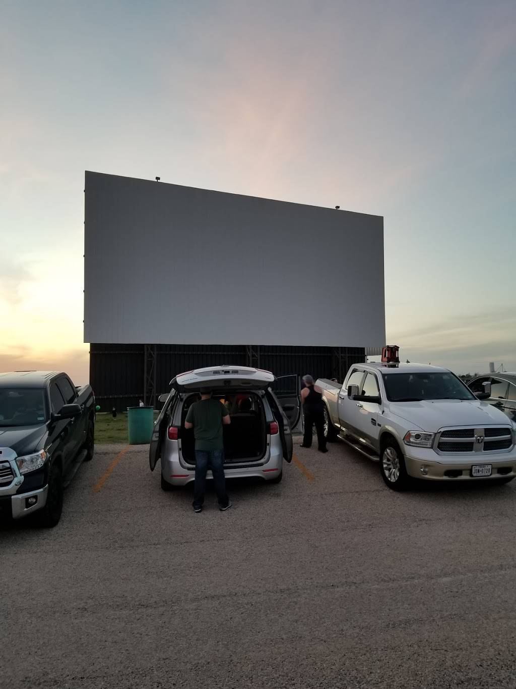 Stars & Stripes Drive-In Theatre | restaurant | 1178 Kroesche Ln, New Braunfels, TX 78130, USA | 8306207469 OR +1 830-620-7469