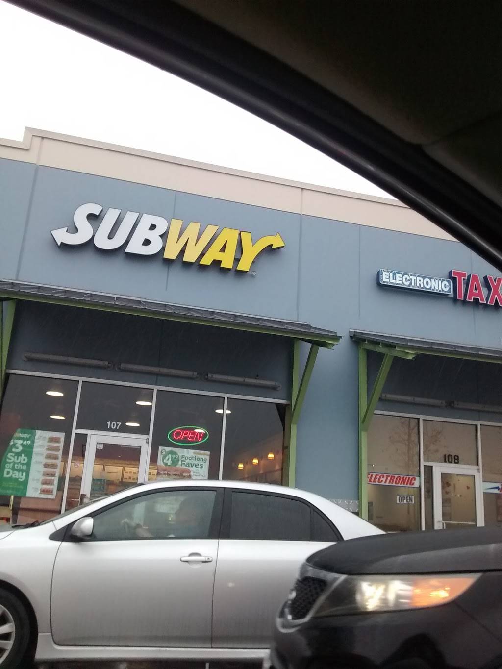 Subway Restaurants | restaurant | 3138 SE Military Dr #108, San Antonio, TX 78235, USA | 2103375782 OR +1 210-337-5782