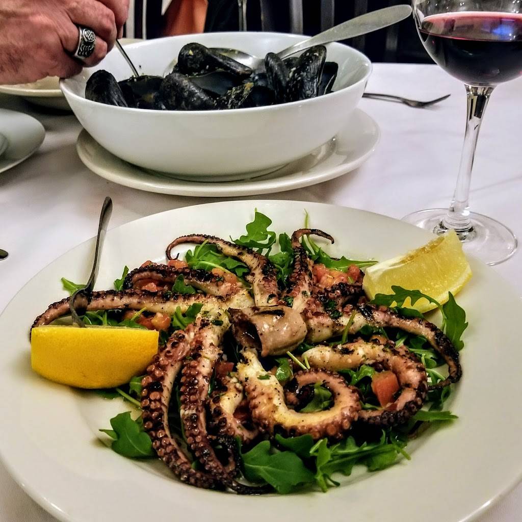 Agostinos Italian Ristorante | restaurant | 336 Pelham Rd, New Rochelle, NY 10805, USA | 9142356019 OR +1 914-235-6019