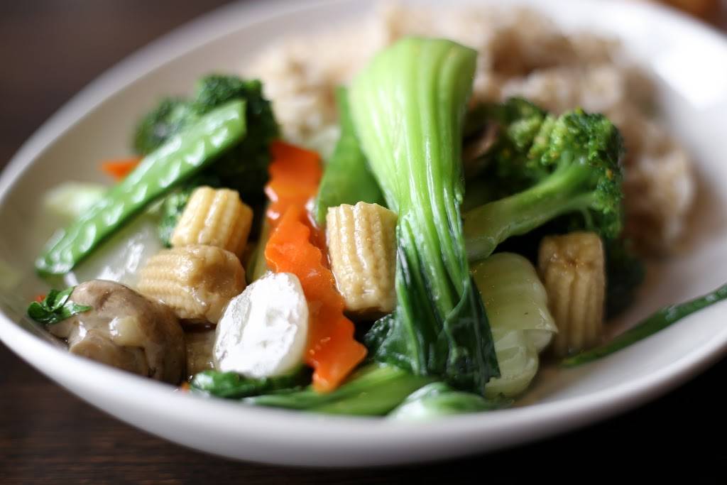 Mos Asian Bistro | restaurant | 1353 W Fullerton Ave, Chicago, IL 60614, USA | 7732481758 OR +1 773-248-1758