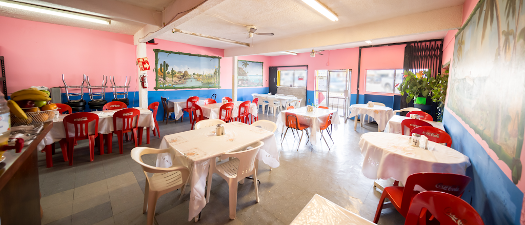 Restaurante La Bamba | restaurant | Blvd. Benito Juárez 52, Centro Playas, 22700 Rosarito, B.C., Mexico | 016611002008 OR +52 661 100 2008