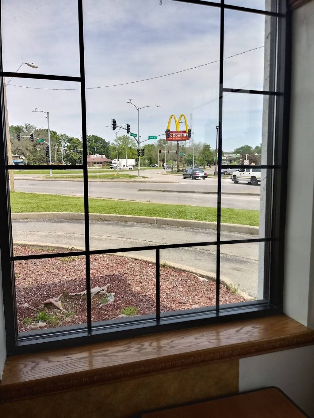 SteakM TakeM | restaurant | 3120 N Stadium Dr, Kansas City, MO 64128, USA | 8169231311 OR +1 816-923-1311