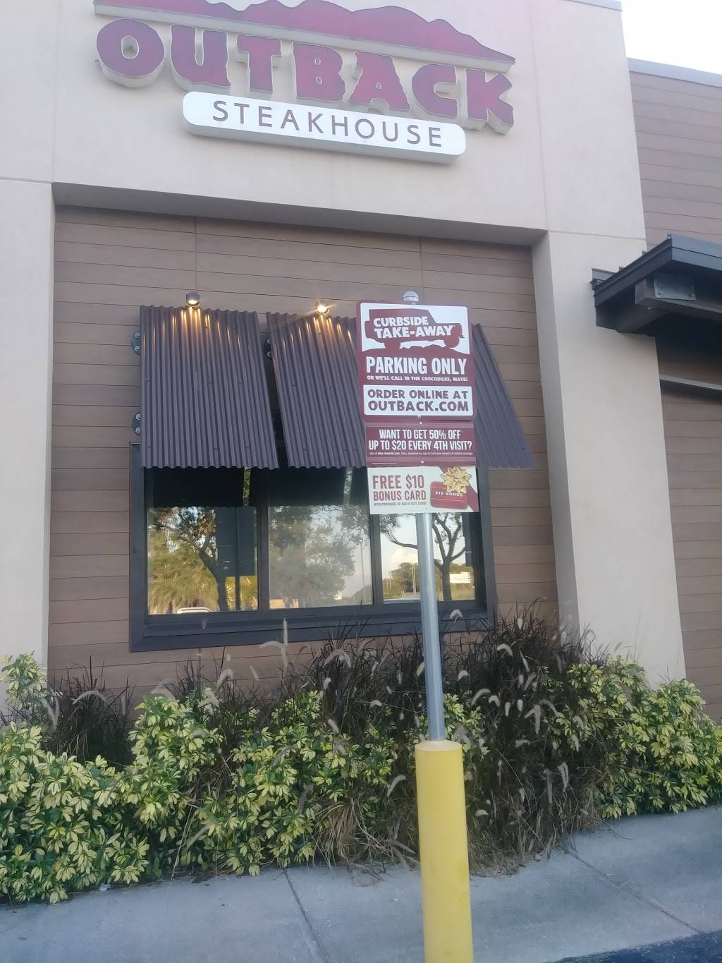 Outback Steakhouse | restaurant | 1203 Townsgate Ct, Plant City, FL 33563, USA | 8137594329 OR +1 813-759-4329