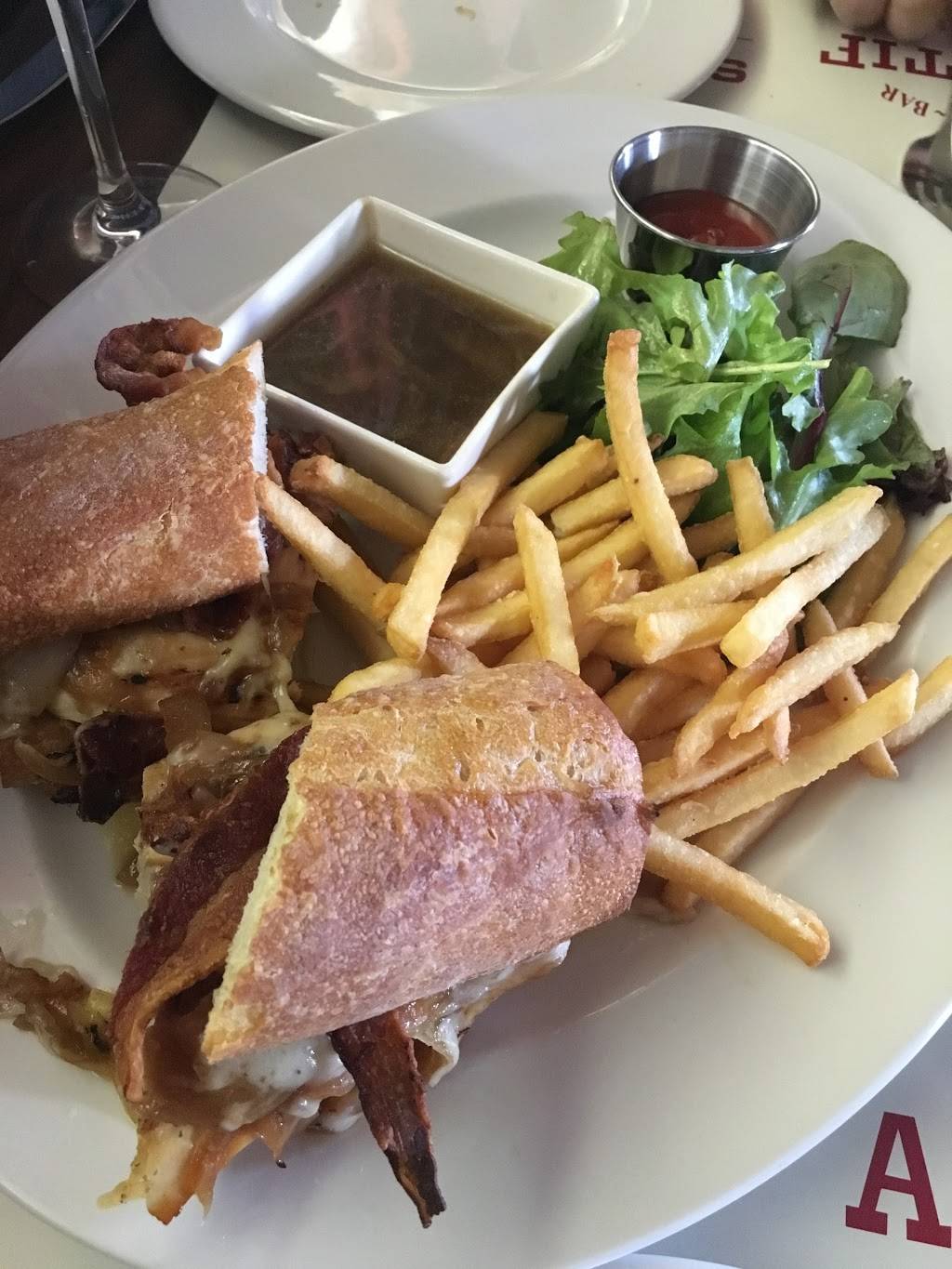 Aperitif Bistro Bayside | night club | 213-41 39th Ave, Bayside, NY 11361, USA | 7182156470 OR +1 718-215-6470