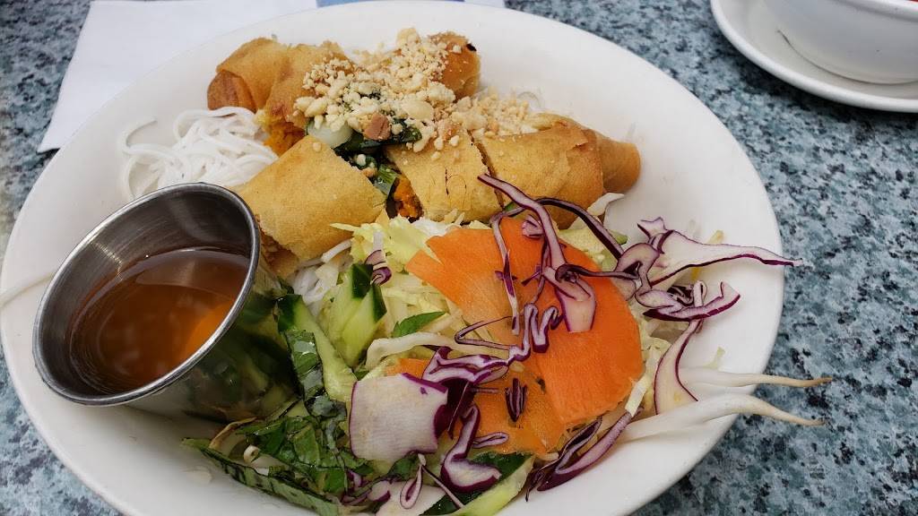 Pho Lien | restaurant | 5703B Chemin de la Côte-des-Neiges, Montréal, QC H3S 1Y7, Canada | 5147356949 OR +1 514-735-6949