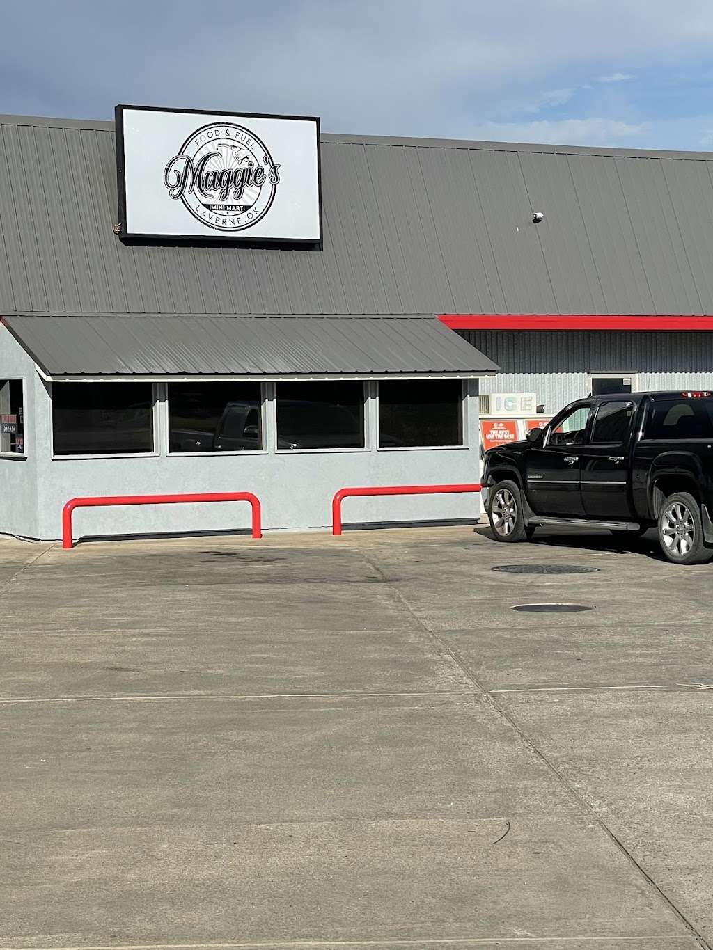 Maggie’s Mini Mart | restaurant | 915 S Broadway, Laverne, OK 73848, USA | 5809213302 OR +1 580-921-3302